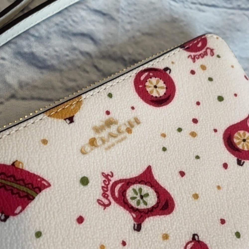 Coach Corner Zip Wristlet Ornament Print - Picture 3 of 6